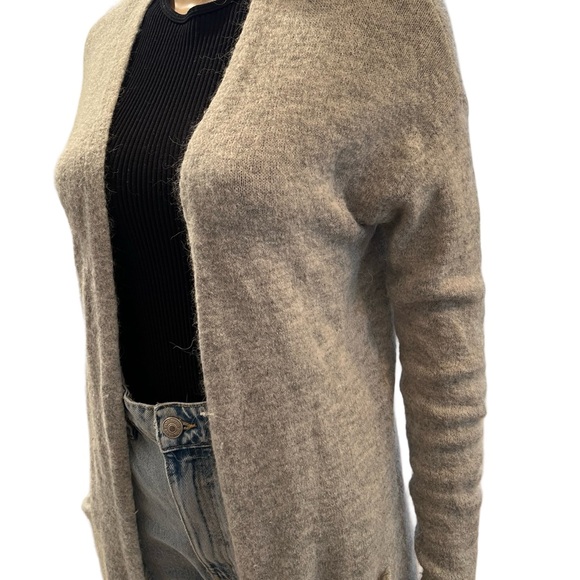 Cozy oversized Aritzia sweater 🍁 - Picture 6 of 7